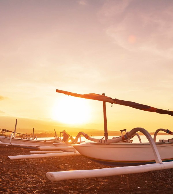 vissersboten-amed-strand-bali-balitravel