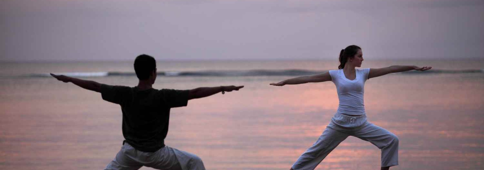 yoga-strand-griya-santrian-balitravel