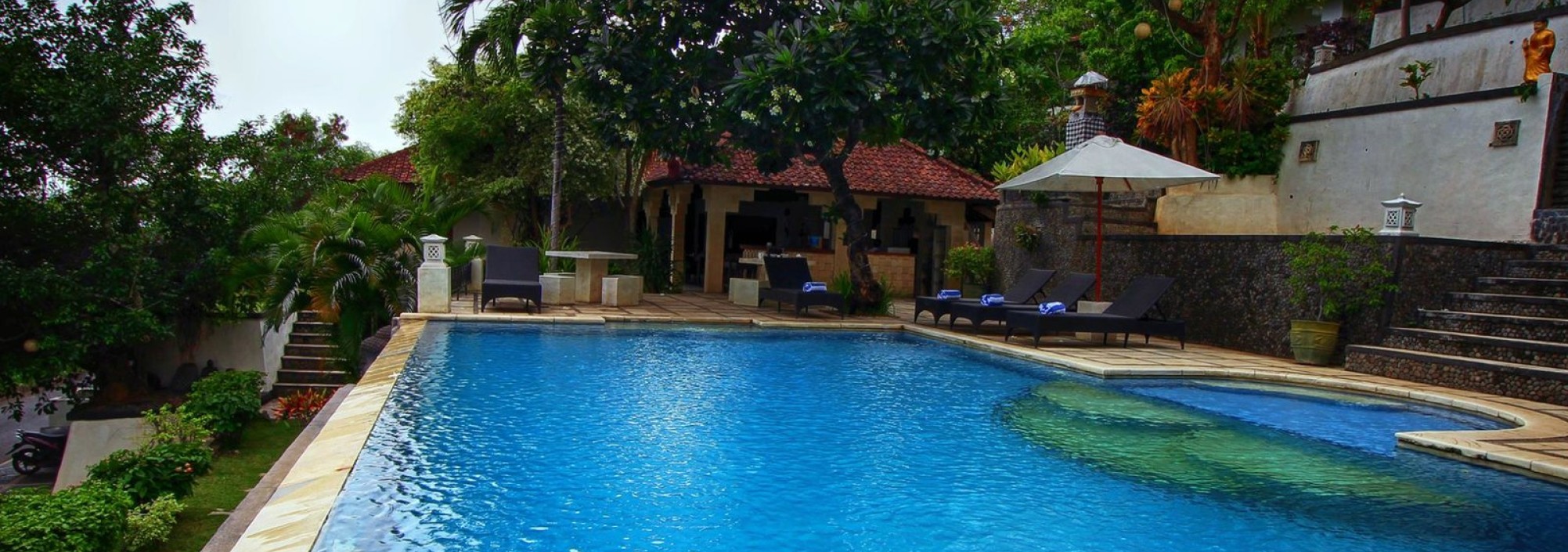 zwembad-anda-amed-resort-balitravel