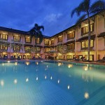 zwembad-avond-prime-plaza-hotel-jogyakarta-balitravel