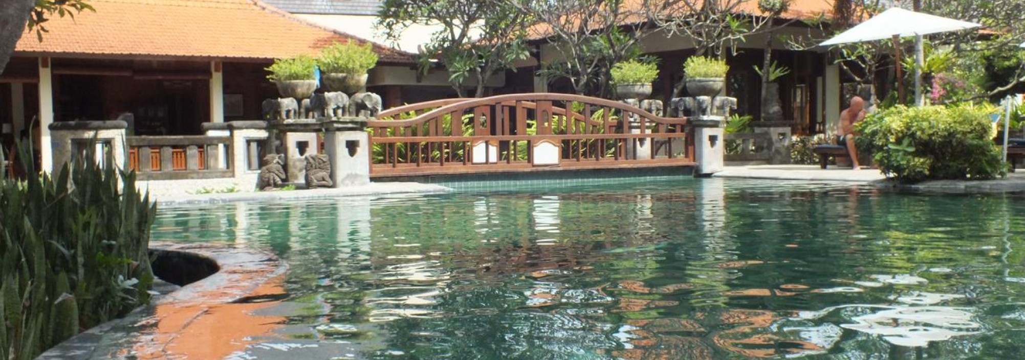 zwembad-besakih-beach-bali