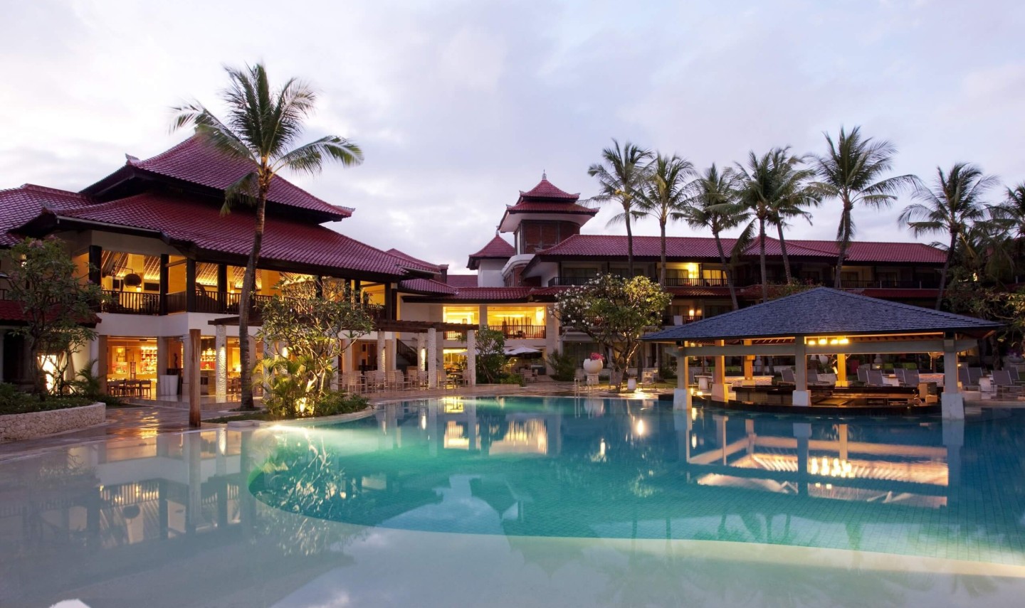 zwembad-holiday-inn-baruna-balitravel