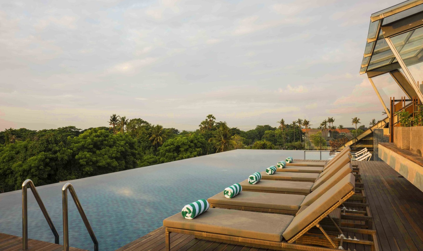 zwembad-hotel-srtotel-sanur-balitravel