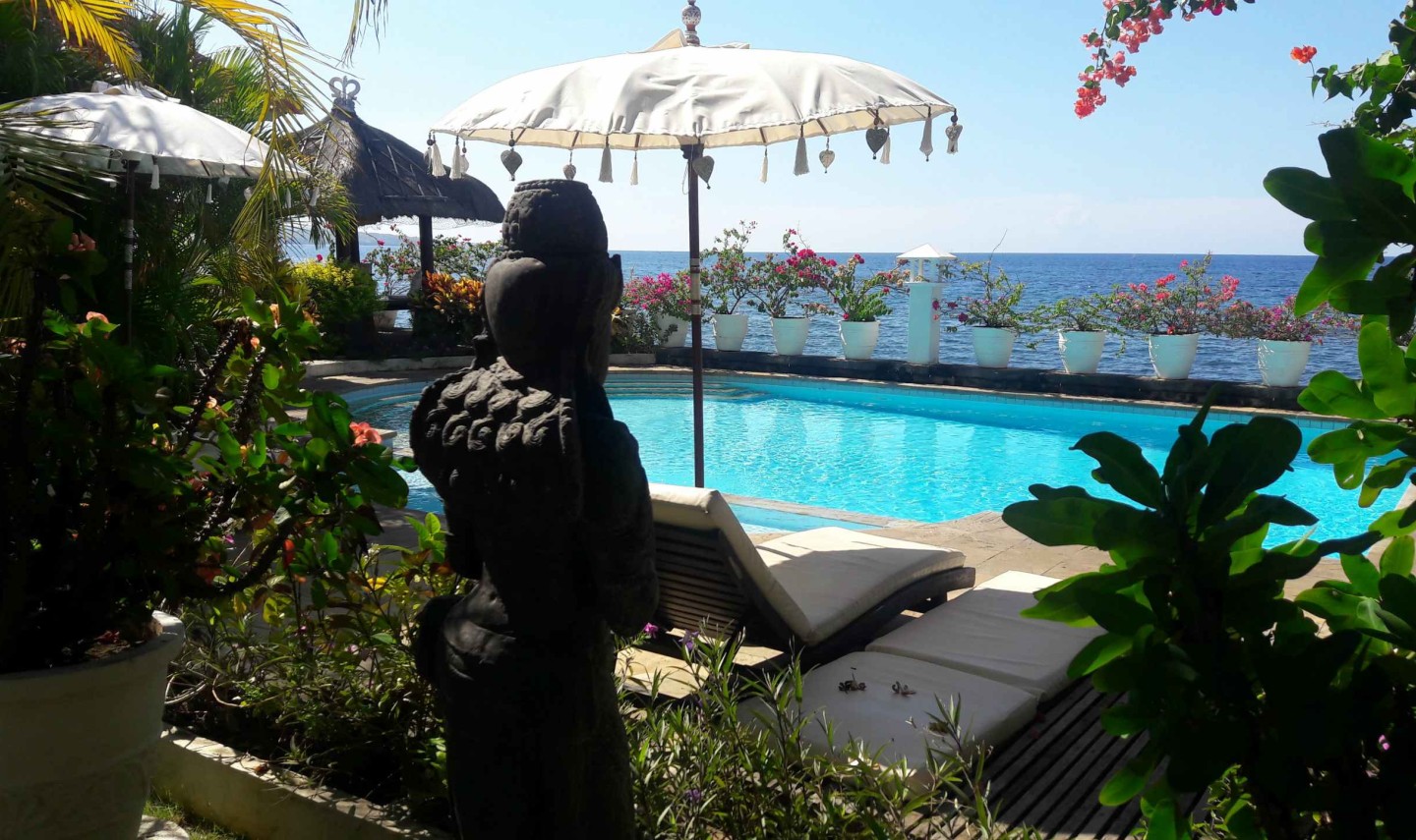 zwembad-kembali-beach-bungalows-amed-balitravel