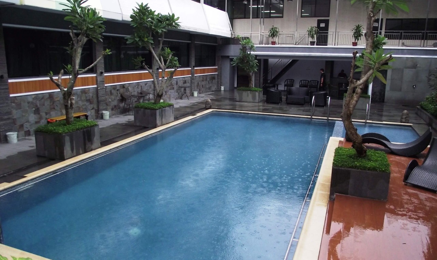 zwembad-le-polonia-hotel-medan-sumatra-balitravel
