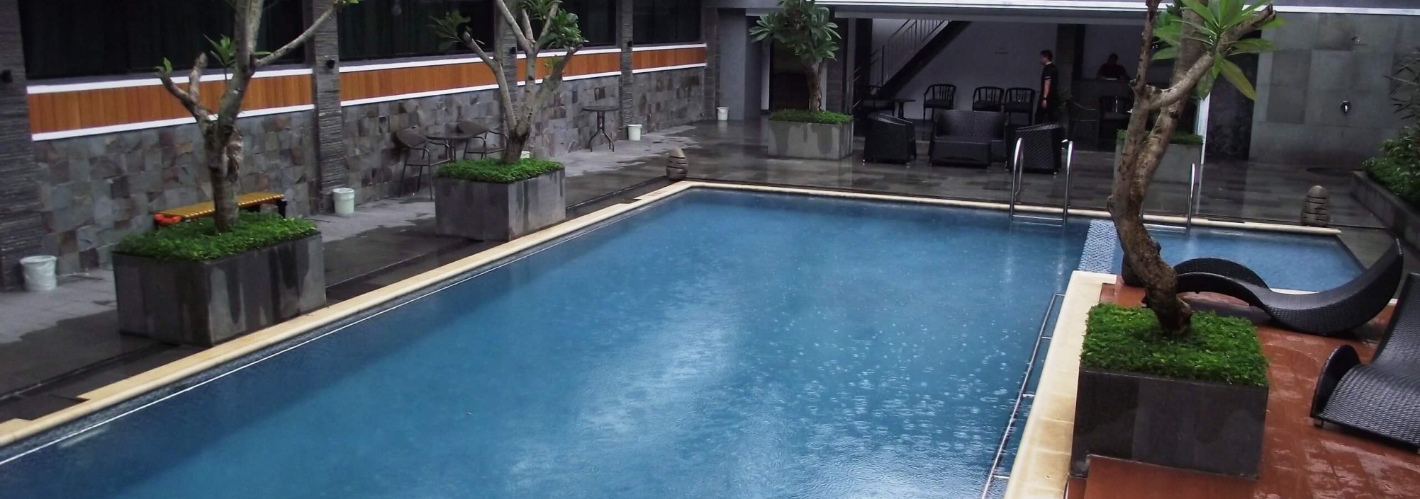 zwembad-le-polonia-hotel-medan-sumatra-balitravel