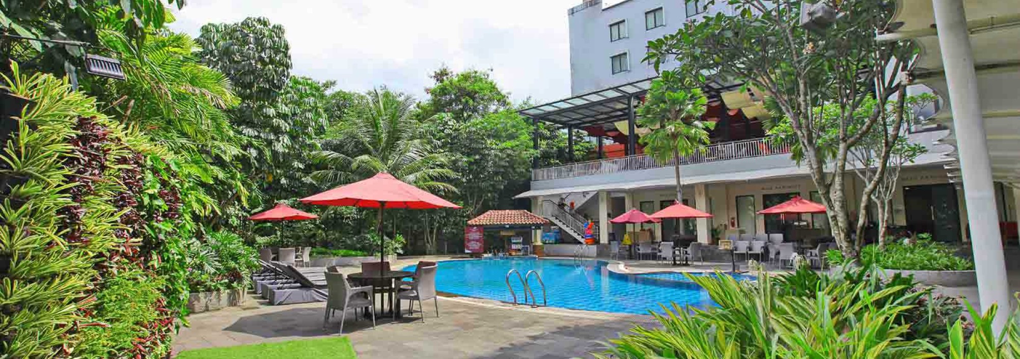 zwembad-padjadjaran-suites-bogor-balitravel