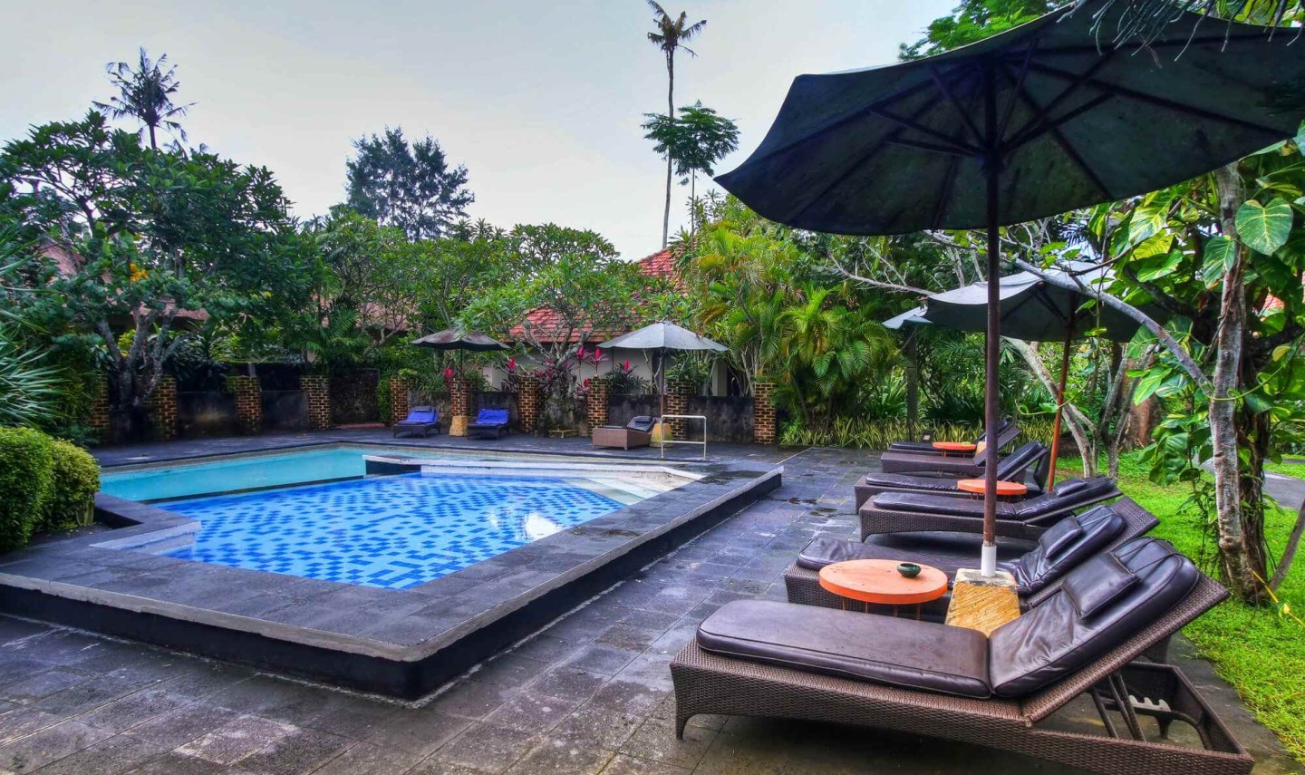 zwembad-peneeda-view-sanur-balitravel