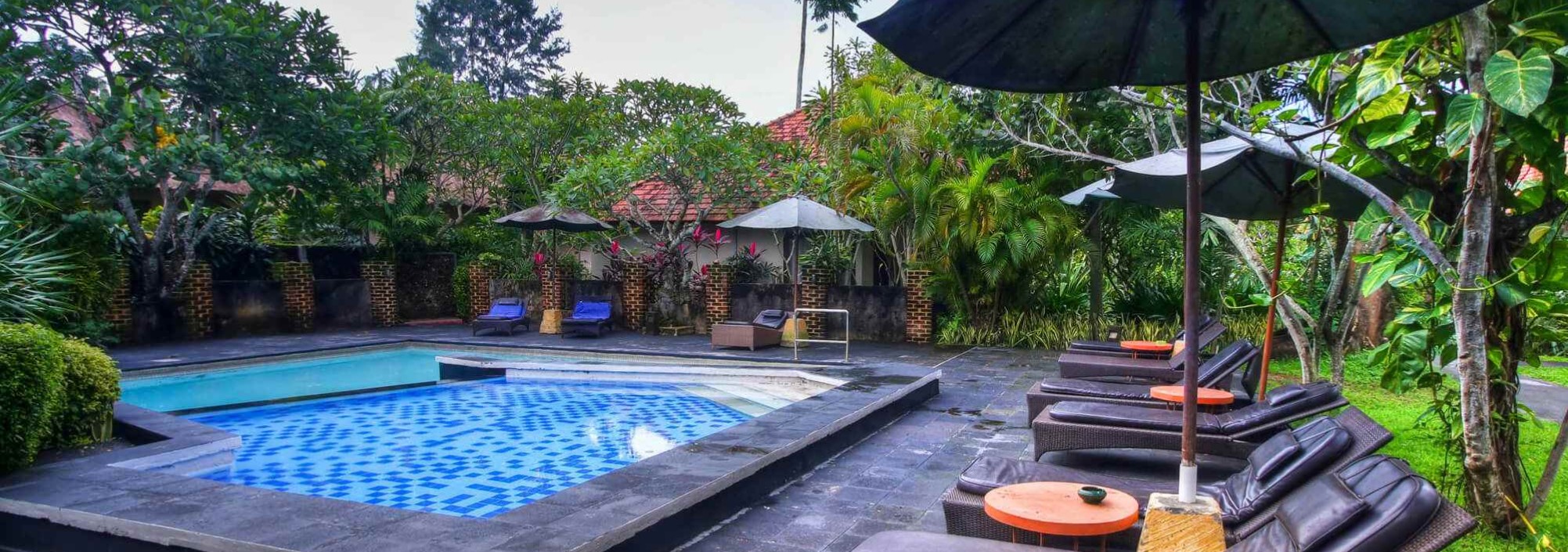 zwembad-peneeda-view-sanur-balitravel