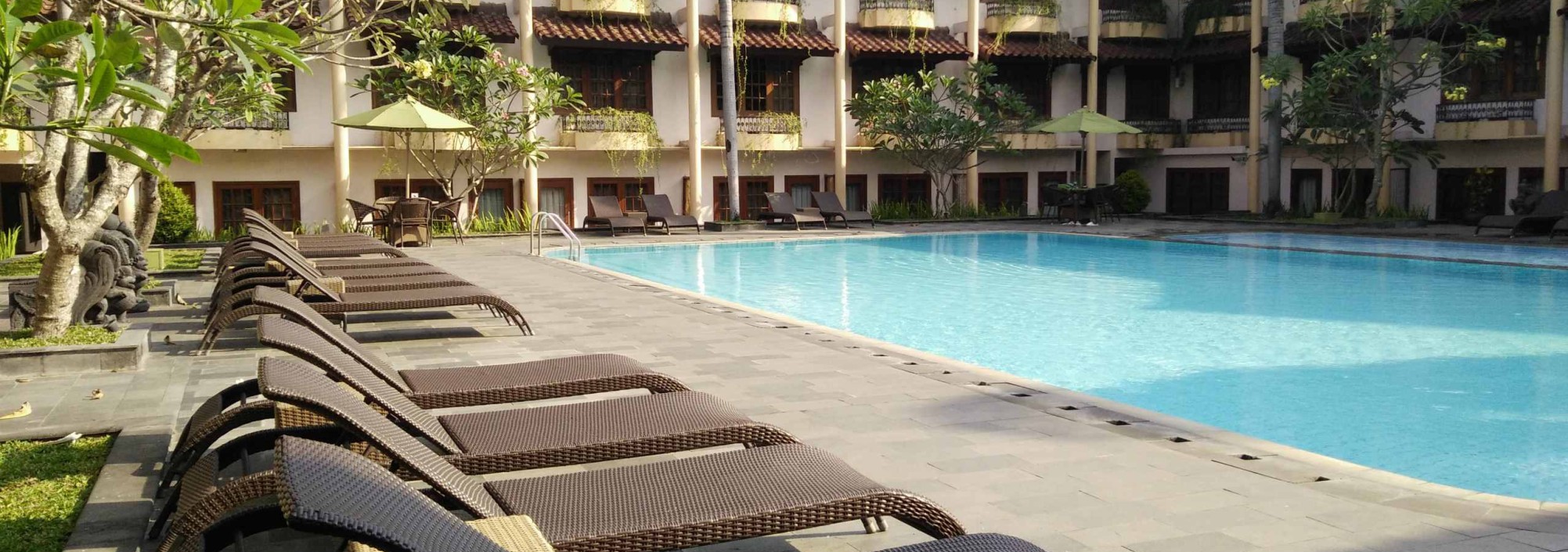 zwembad-prime-plaza-hotel-jogyakarta-balitravel