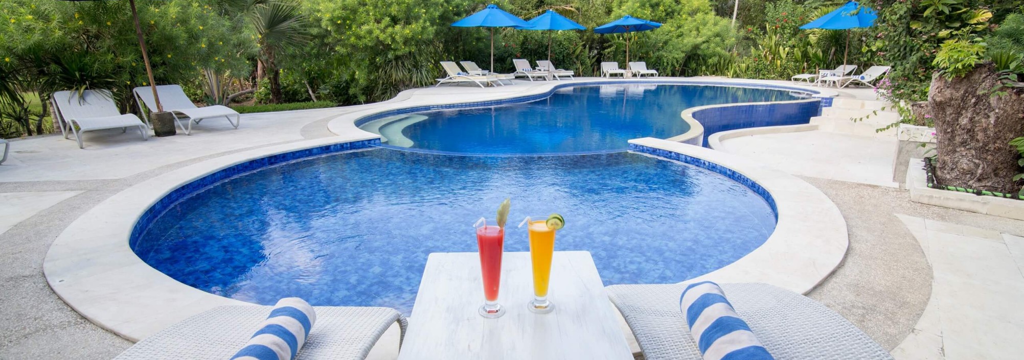 zwembad-puri-sari-beach-hotel-labuan-bajo